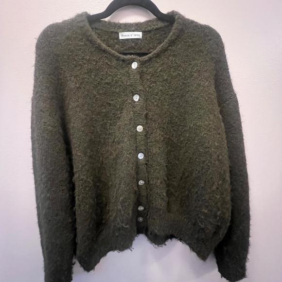 Soft green cardigan - Picture 5 of 11